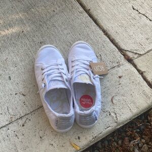 White Roxy shoes size 9